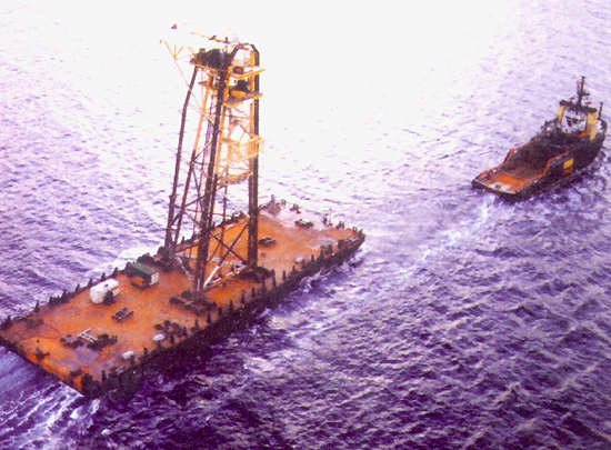 Towing the wellhead platform to the Big Bank.